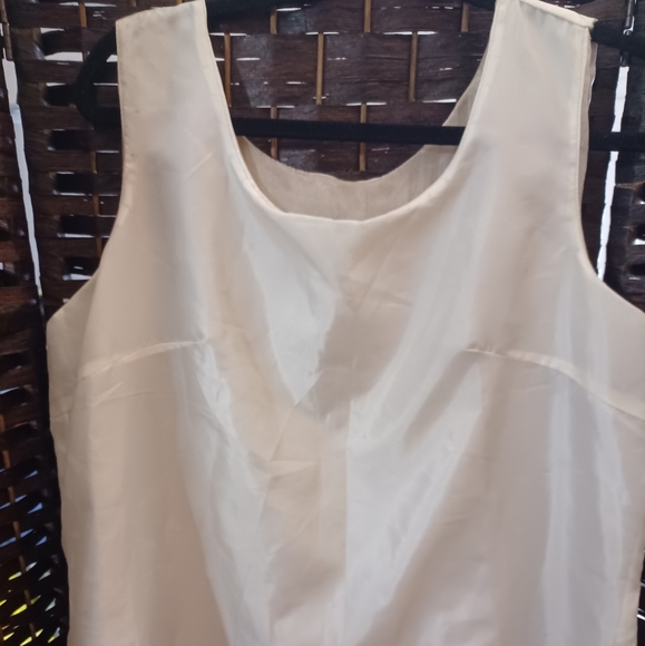 Ladies Sleeveless Shell Beige - Picture 2 of 5